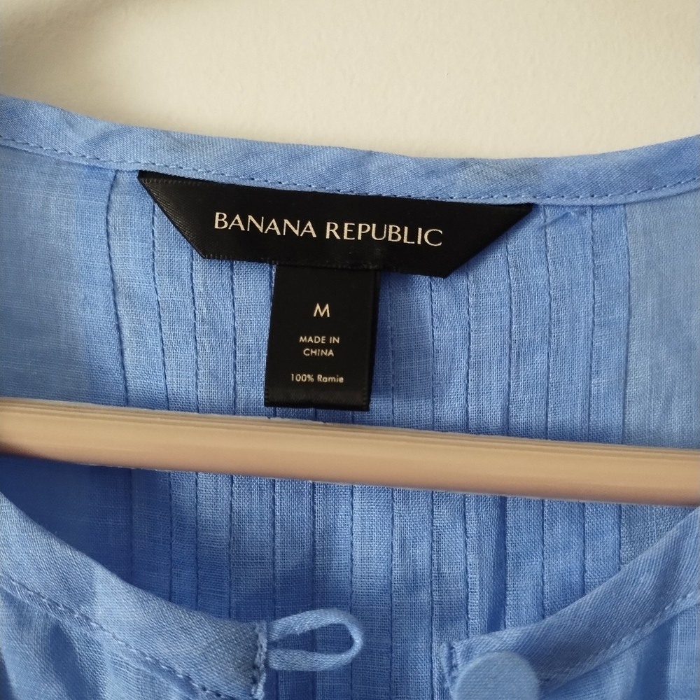 BANANA REPUBLIC Periwinkle Blue Pin Tucked Short Sleeve Blouse M - Picture 5 of 8